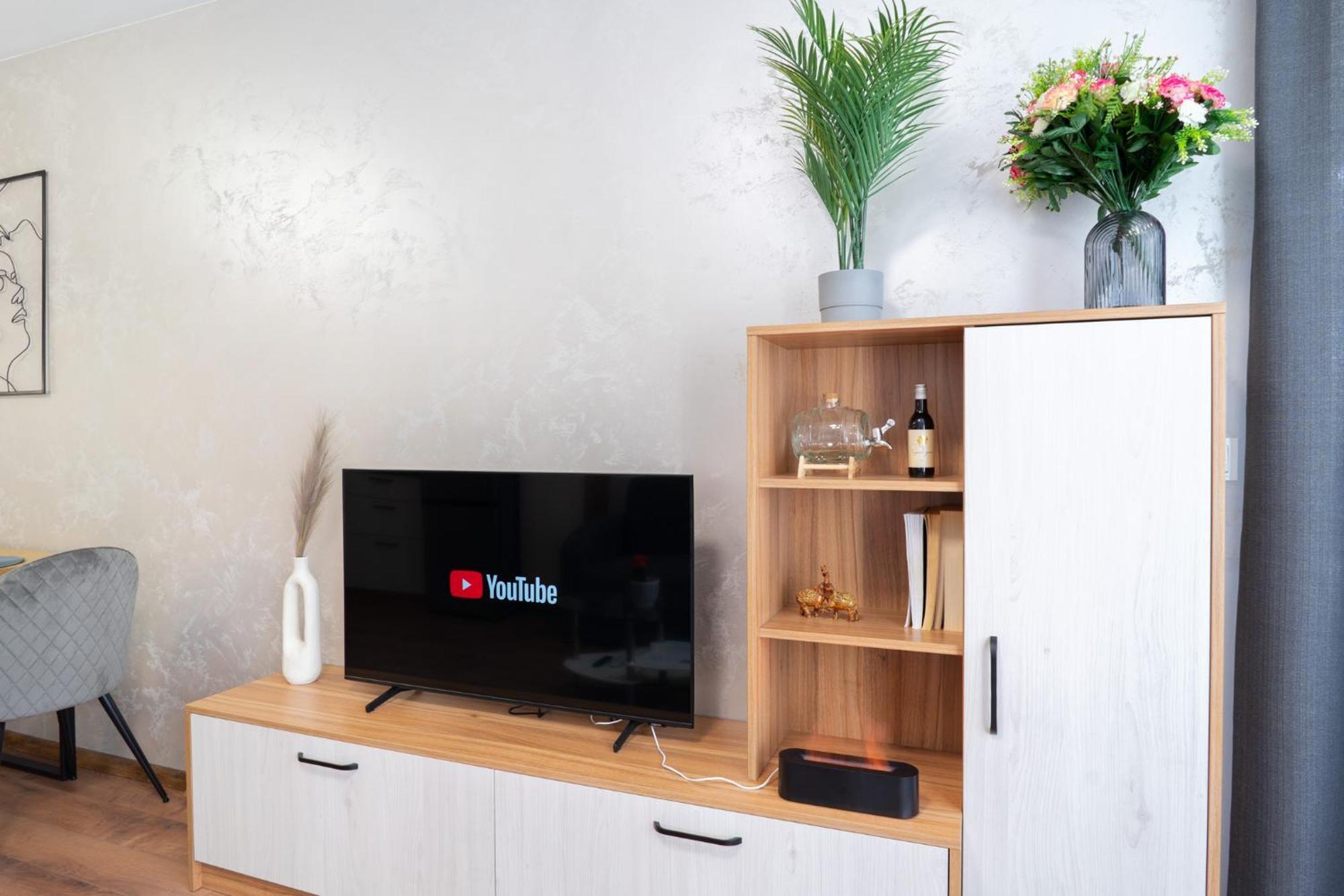 New Modern & Cozy Apartment With Free Private Parking And Ev Charging Station فارنا المظهر الخارجي الصورة