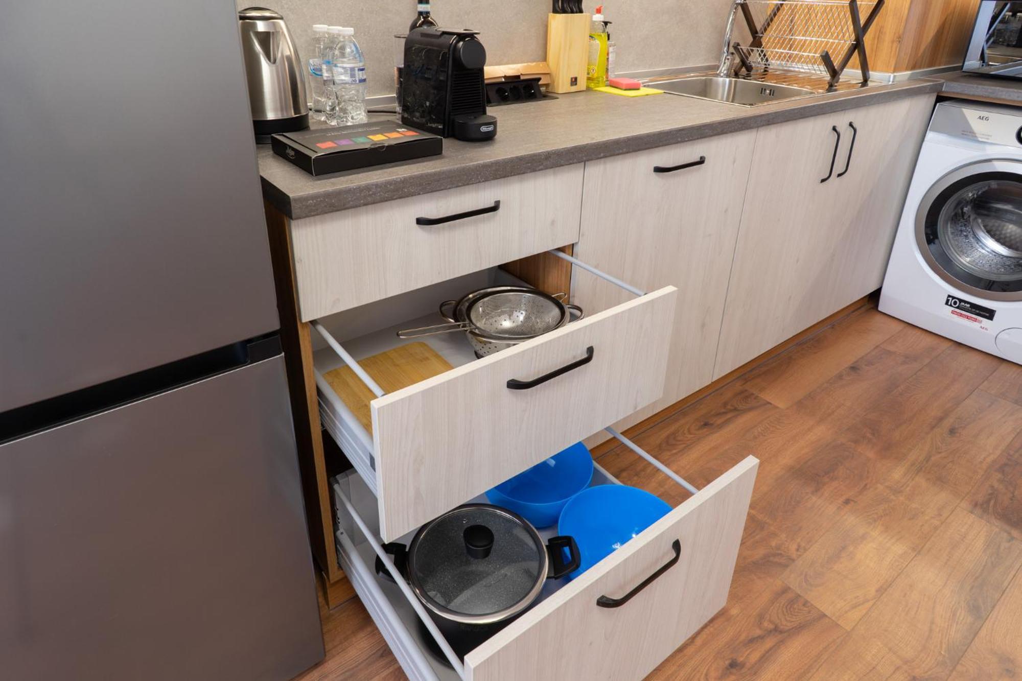 New Modern & Cozy Apartment With Free Private Parking And Ev Charging Station فارنا المظهر الخارجي الصورة