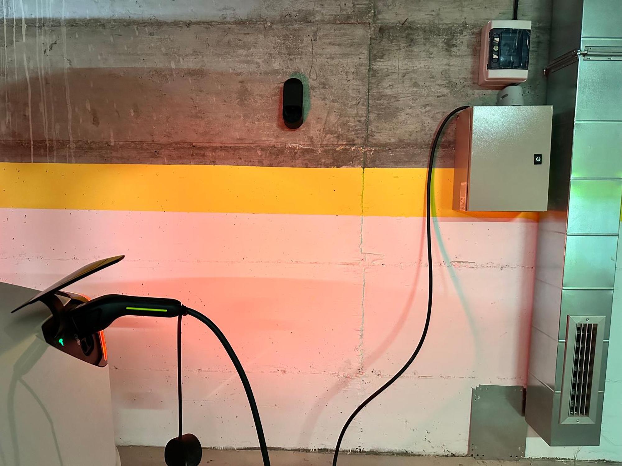 New Modern & Cozy Apartment With Free Private Parking And Ev Charging Station فارنا المظهر الخارجي الصورة